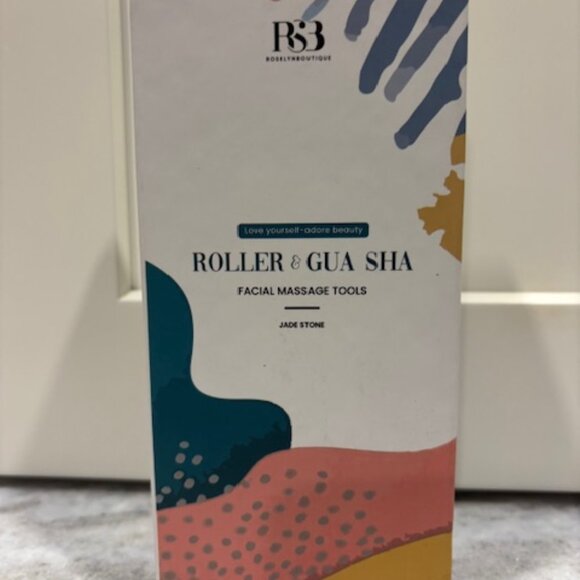 New In Box Roller @ Gua Sha Facial Massage Jade Roller Dark Green - Picture 1 of 7